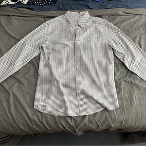 DOCKERS CLASSIC FIT BUTTON DOWN - SIZE M